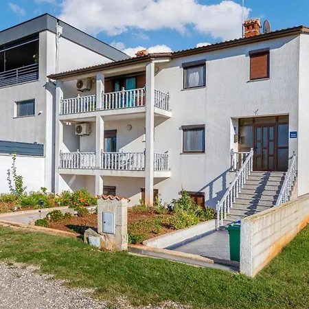 1 Bedroom Stunning In * Pula