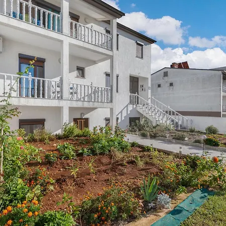 1 Bedroom Stunning In * Pula