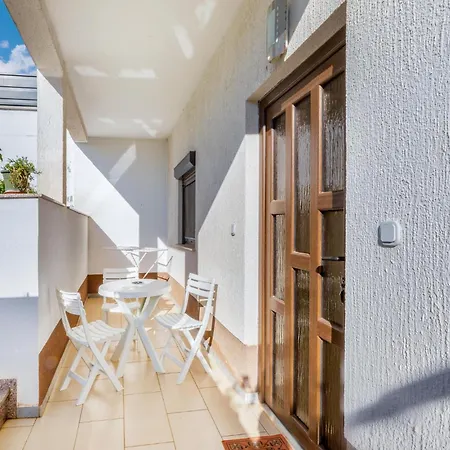 1 Bedroom Stunning In *