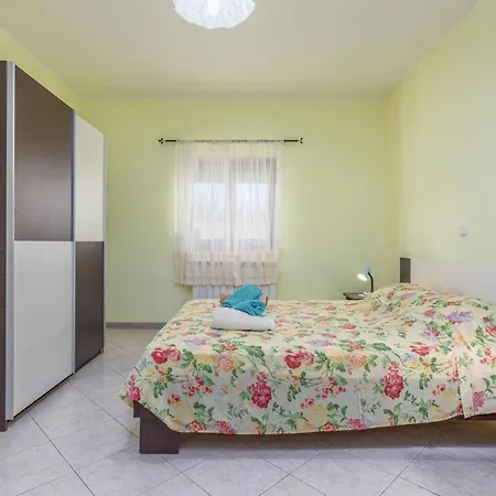 Apartament 1 Bedroom Cozy In Pula